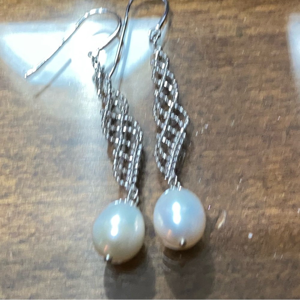 Pearl dangled earrings